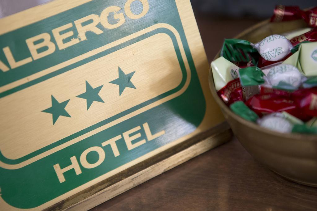 Hotel Capri ブレシア エクステリア 写真