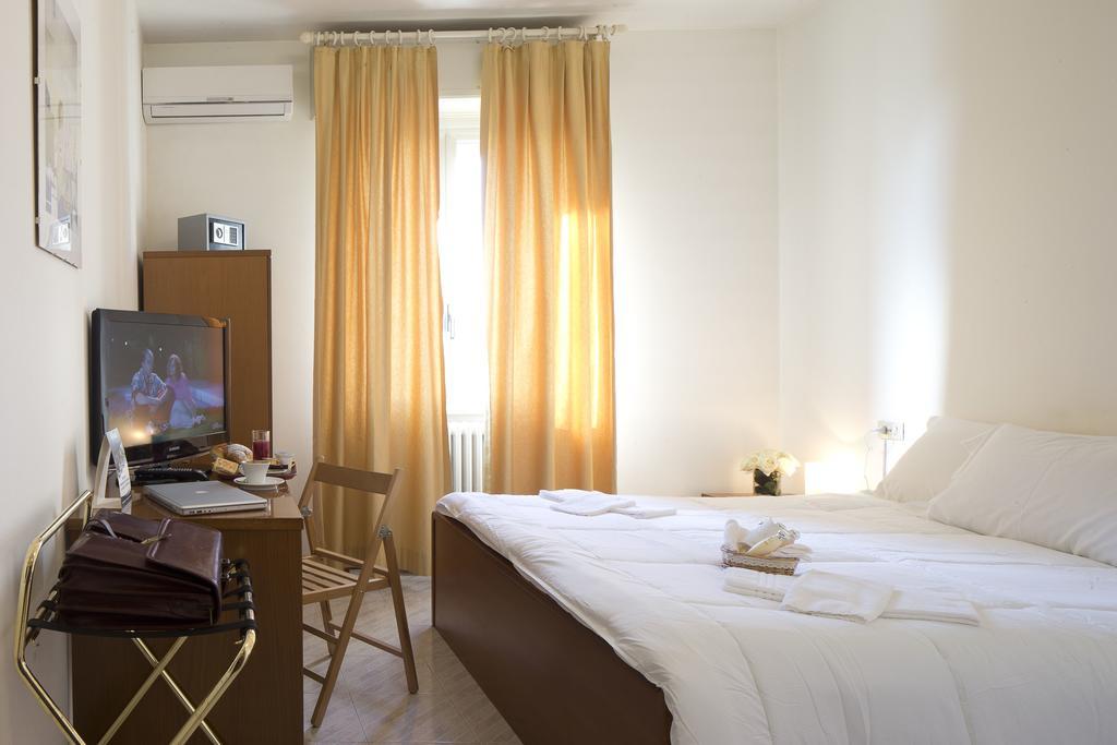 Hotel Capri ブレシア 部屋 写真